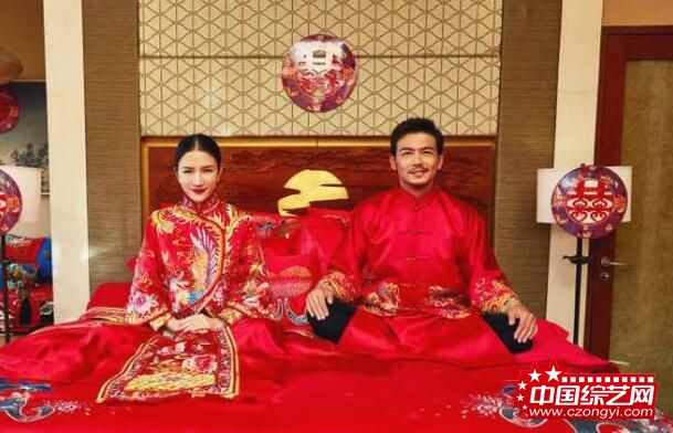 杨烁9月25日将补办婚礼 与妻子结婚照曝光