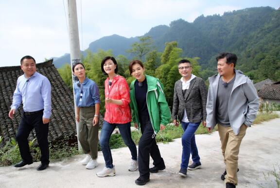 留守儿童乐观向上惹人疼 胡杏儿陶昕然坚定帮扶信念